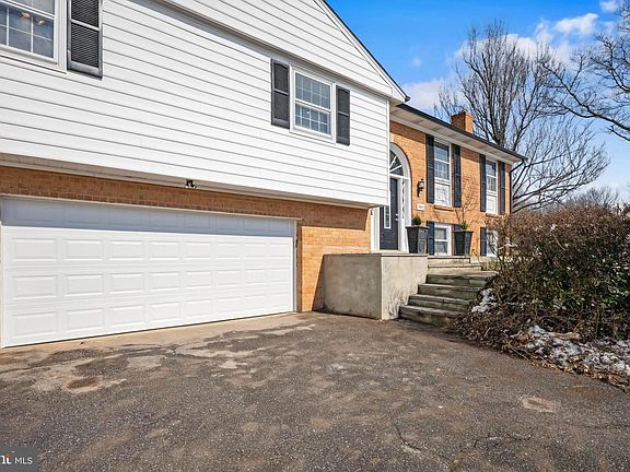 4th image of 18901 Bloomfield Rd