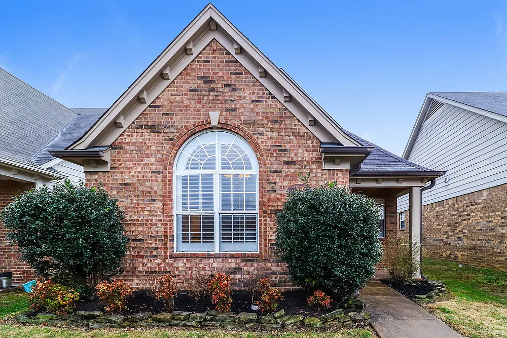 3 bed, 2.0 bath, 1280 sqft, $1,670 — Photo 1