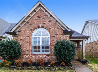 8595 Griffin Park Dr, Cordova, TN 38018