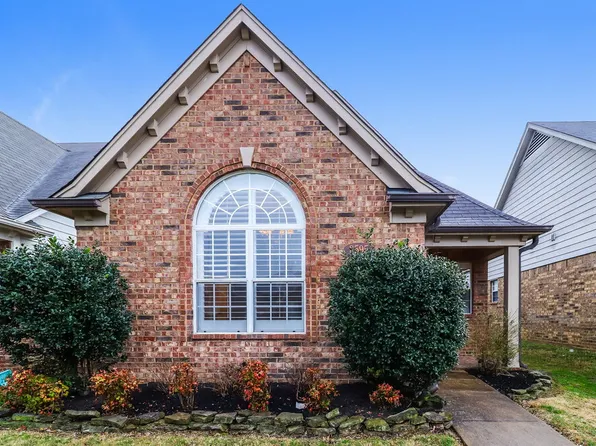8595 Griffin Park Dr, Cordova, TN 38018