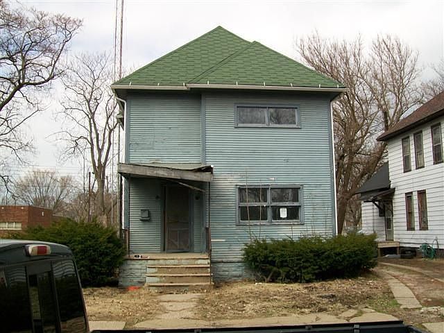 1st image of 638 Pavone St