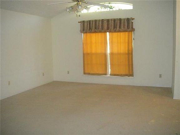 3rd image of 928 Pierce Arrow Dr