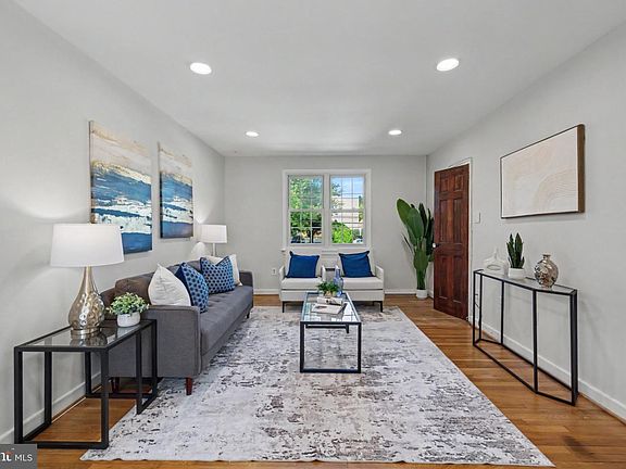 4th image of 3203 Commonwealth Ave APT C