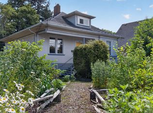 1215 Queens Ave, Victoria, BC V8T 1N1