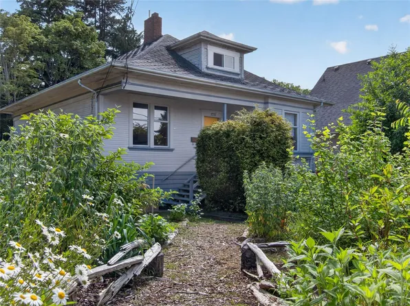 1215 Queens Ave, Victoria, BC V8T 1N1