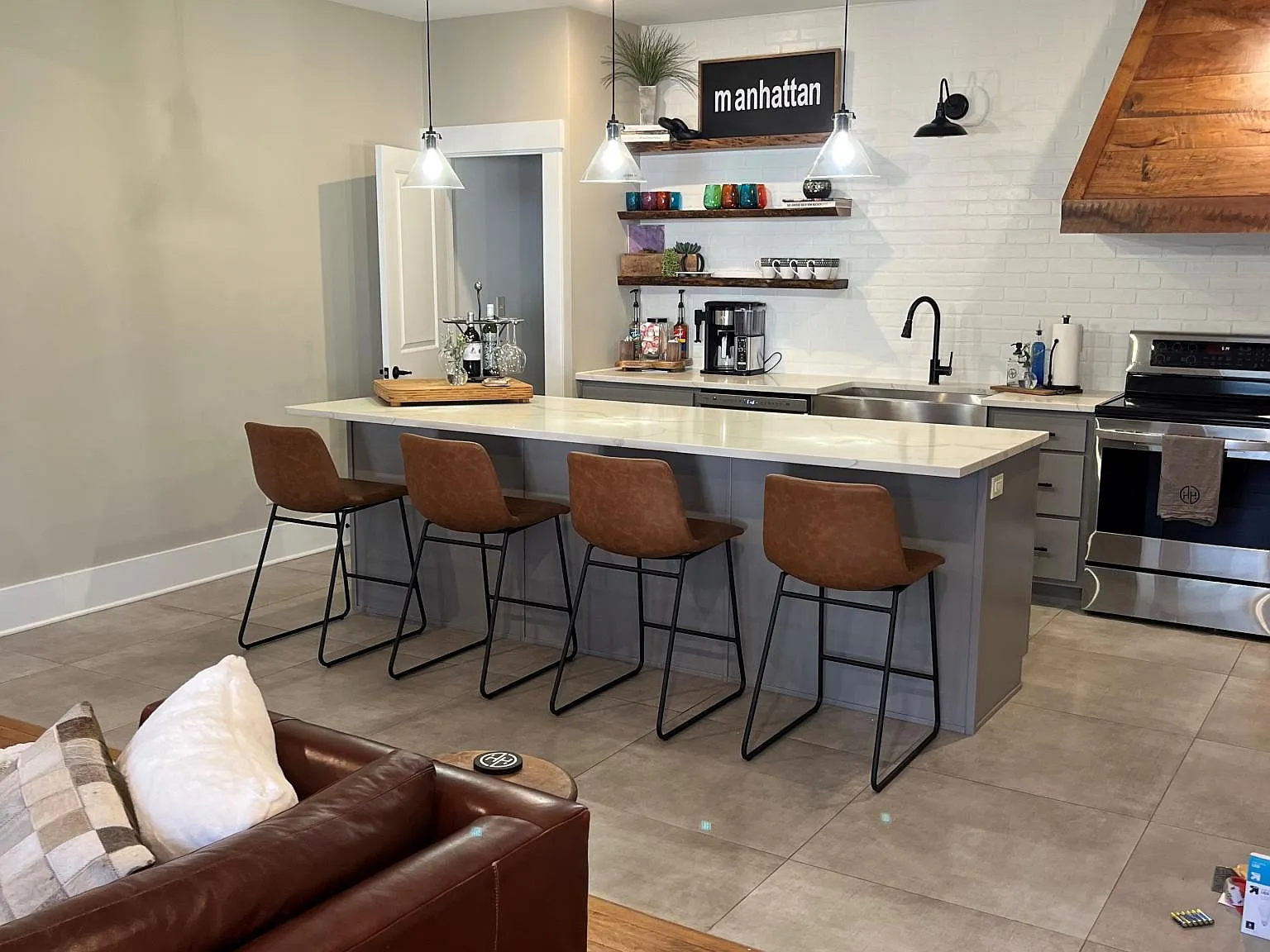 4 bed, 2200 sqft, $2,900 — Photo 2