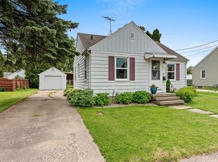 825 9th St, Menasha, WI 54952