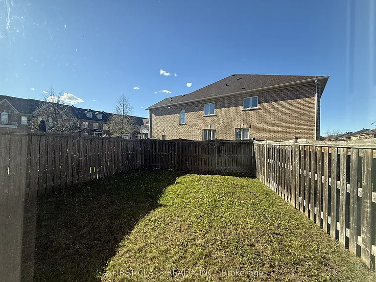 36 Princess Diana Dr — Photo 6