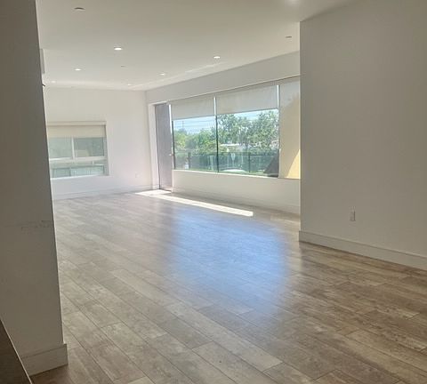 3rd image of 1946 Overland Ave #300