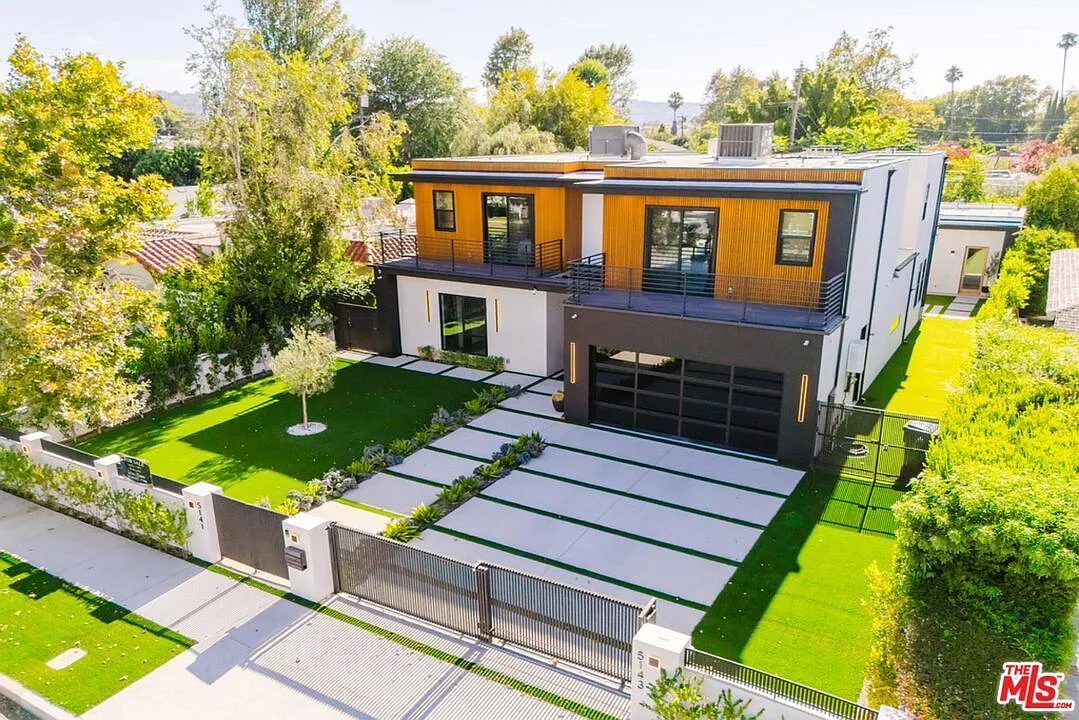 Building Photo - 5141 Varna Ave