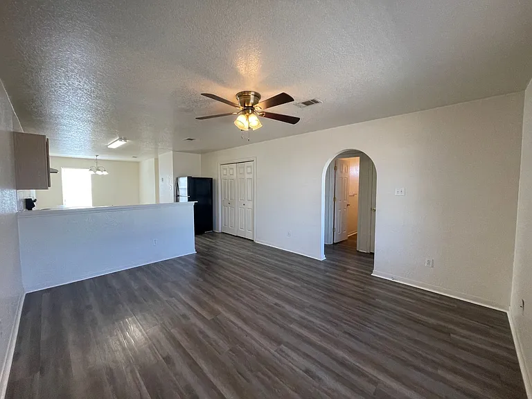 1606 Dugger Cir #D — Photo 4