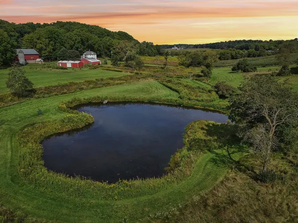 146 York Valley Rd, Blanchardville, WI 53516