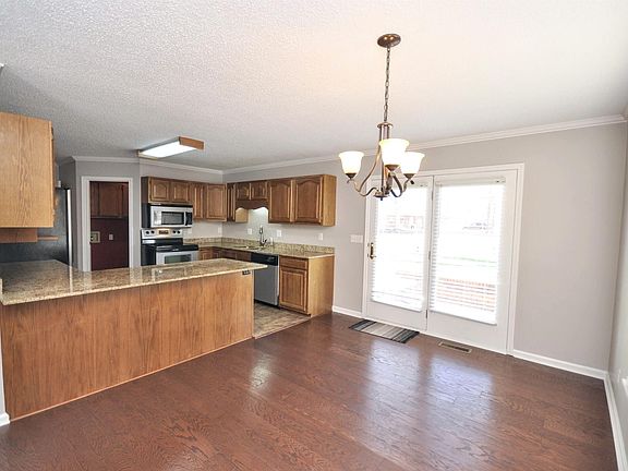 5th image of 105 Chelmsford Est