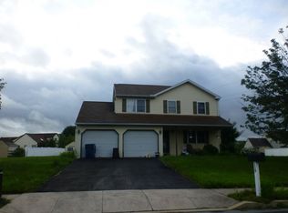 112 Meadowcrest Ln, Douglassville, PA 19518