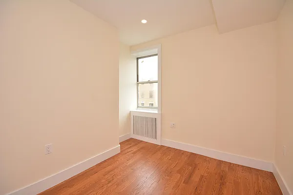 Rented by Clove Realty LLC | media 7