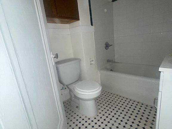 2nd image of 39 Jeanette St #4