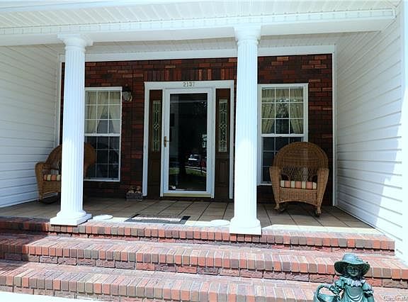 2nd image of 2137 Glenwood St