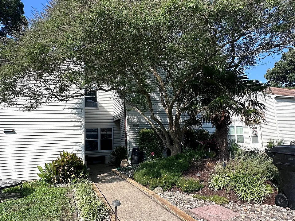 Coastaway Dr