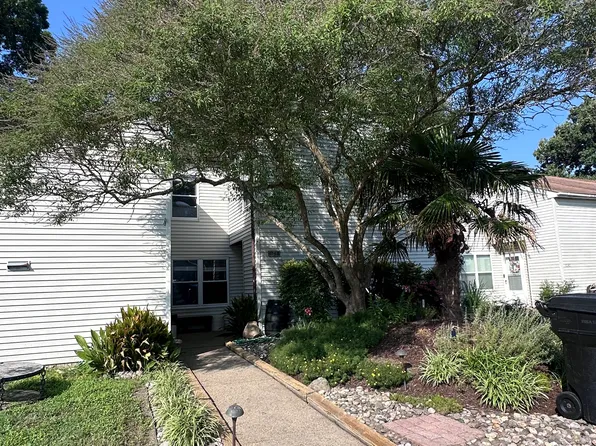 1043 Coastaway Dr, Virginia Beach, VA 23451