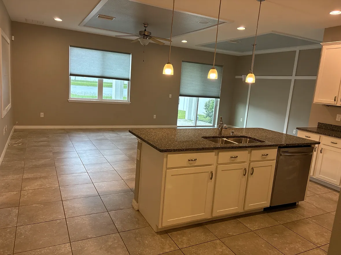4 bed, 2.5 bath, 3152 sqft, $3,000 — Photo 3