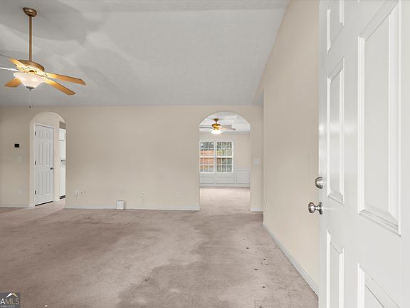 3rd image of 459 Vinemont Rdg