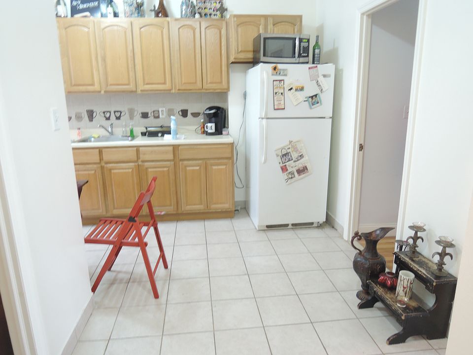 2nd image of 3168 32nd St
