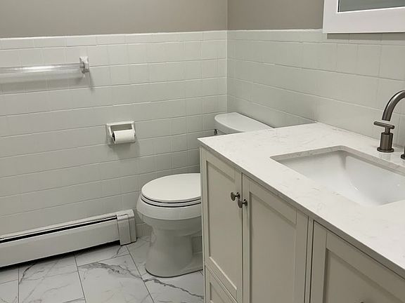 4th image of 3 Hallmark Gdns APT 10