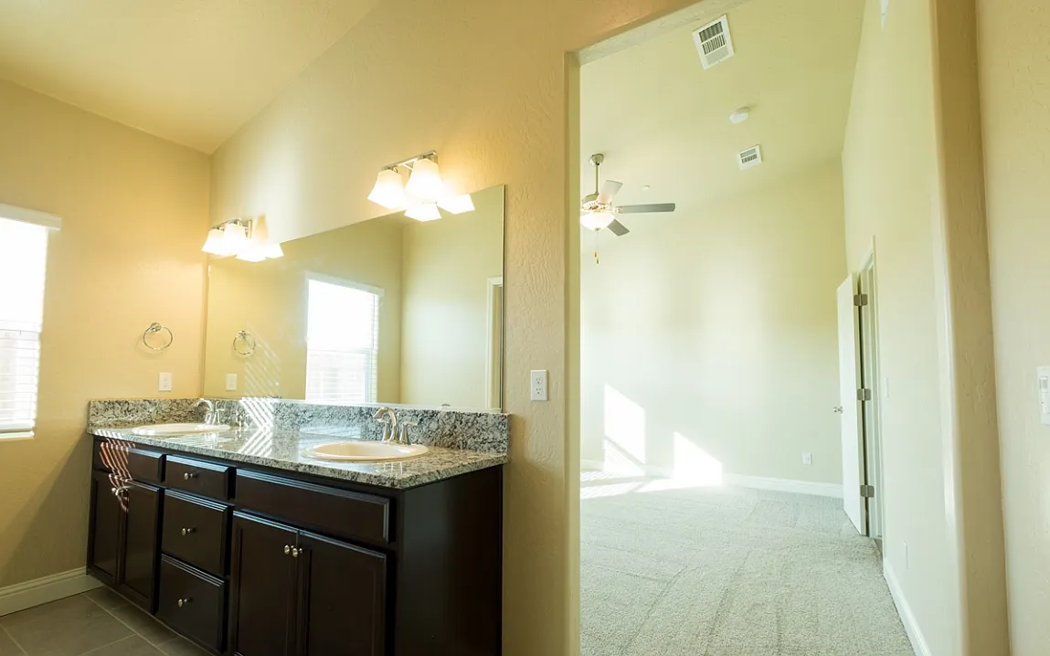 3 bed, 1580 sqft, $2,400 — Photo 3