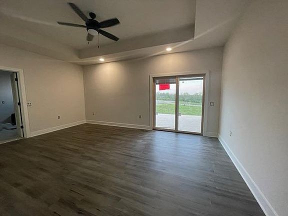 4th image of 923 Morgan Dr