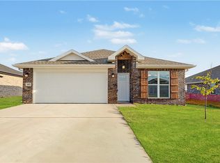 1805 Bugg St, Pea Ridge, AR 72751