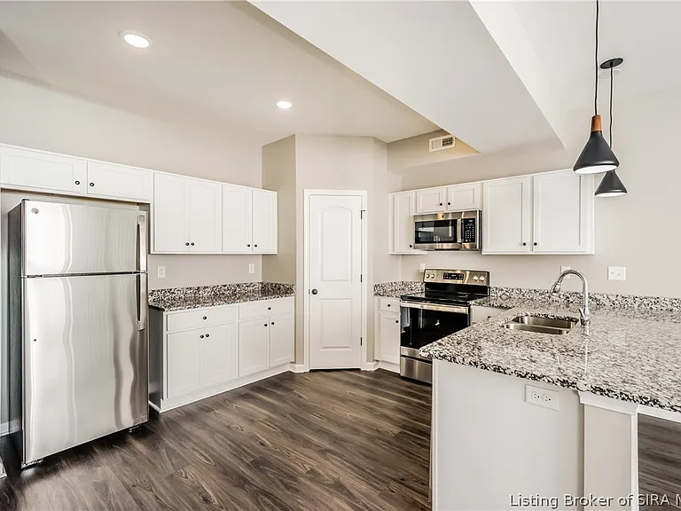 2063 N Sarah Dr — Photo 8