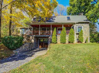 65 Niagara Rd, Pleasant Valley, NY 12569