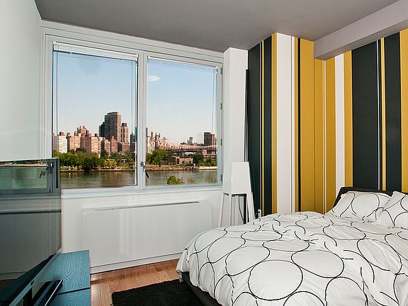 3rd image of 4540 Center Blvd APT 1411