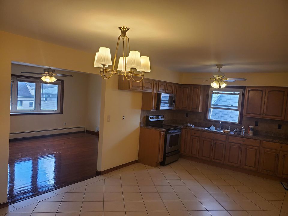1st image of 150 Eagle St #2