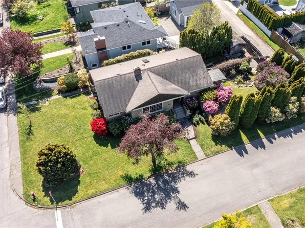 2678 Dunlevy St, Oak Bay, BC V8R 5Z2