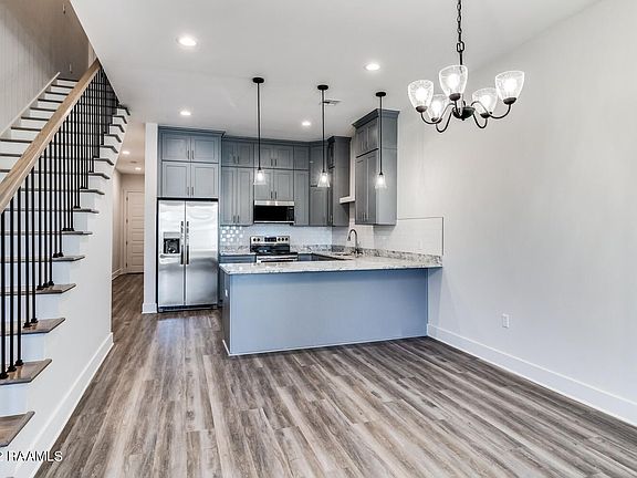 4th image of 711 N Main St #1000