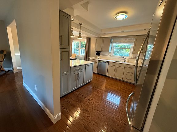 5th image of 5202 Linden Ct