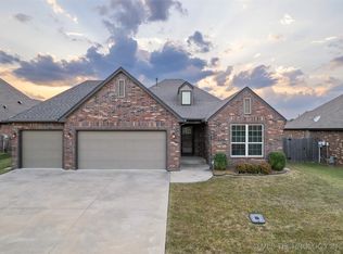 8104 N 76th East Ave, Owasso, OK 74055