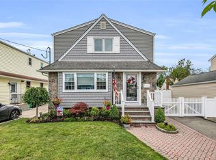 542 10th Ave, New Hyde Park, NY 11040
