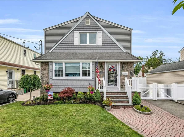 542 10th Avenue, New Hyde Park, NY 11040