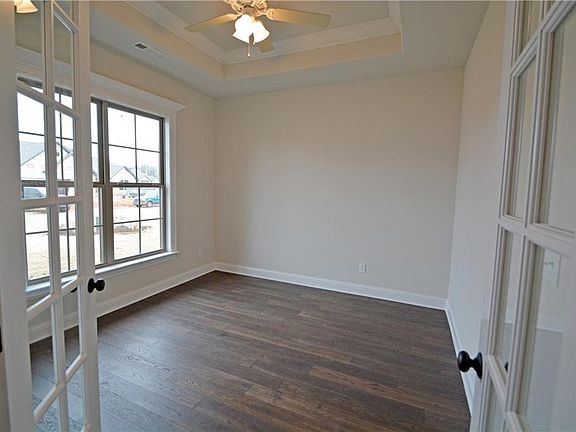 3rd image of 5606 W Sommerset Ct