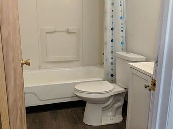 2nd image of 520 Morris St APT 1
