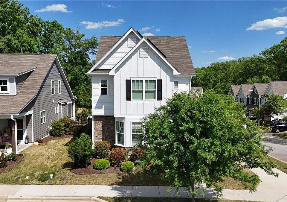 1st image of 137 Daisy Grove Ln