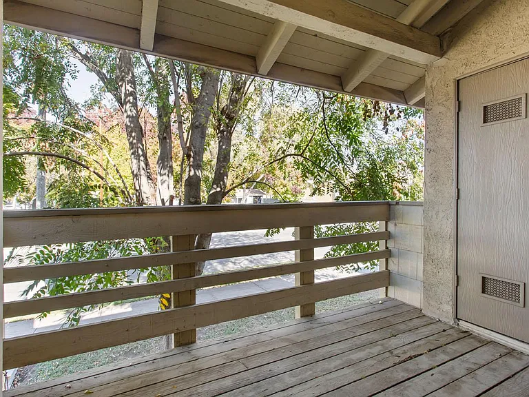 1130 E Alosta Ave — Photo 27