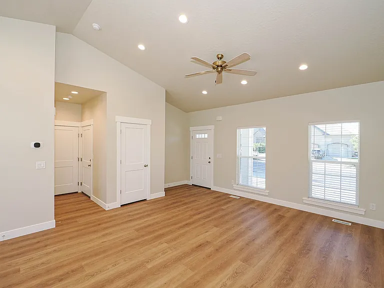 251 E 1280 N — Photo 23