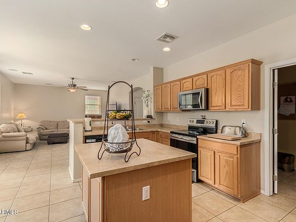 3rd image of 42506 W ROSALIA Drive