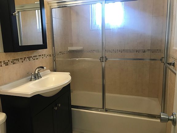 4th image of 32 Wildwood Gdns APT F2