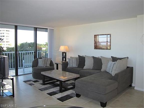 4th image of 320 Seaview Ct APT 312