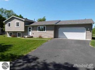 10894 Elizabethtown Dr, Interlochen, MI 49643