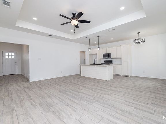 5th image of 621 Murphy St
